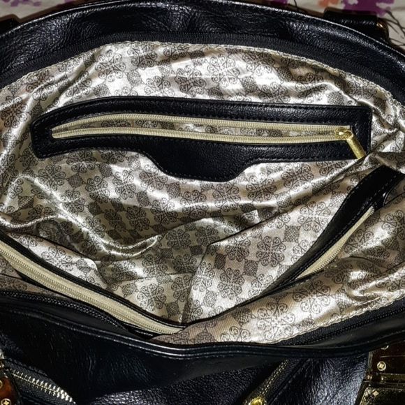 Large Black Purse w Gold Hardware & Strap - Picture 7 of 8